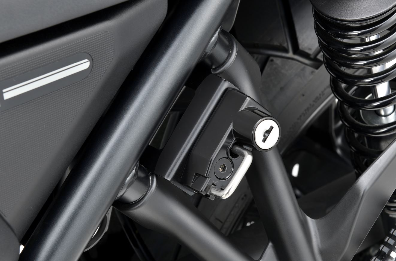 デイトナ　ヘルメットホルダー (CL250)