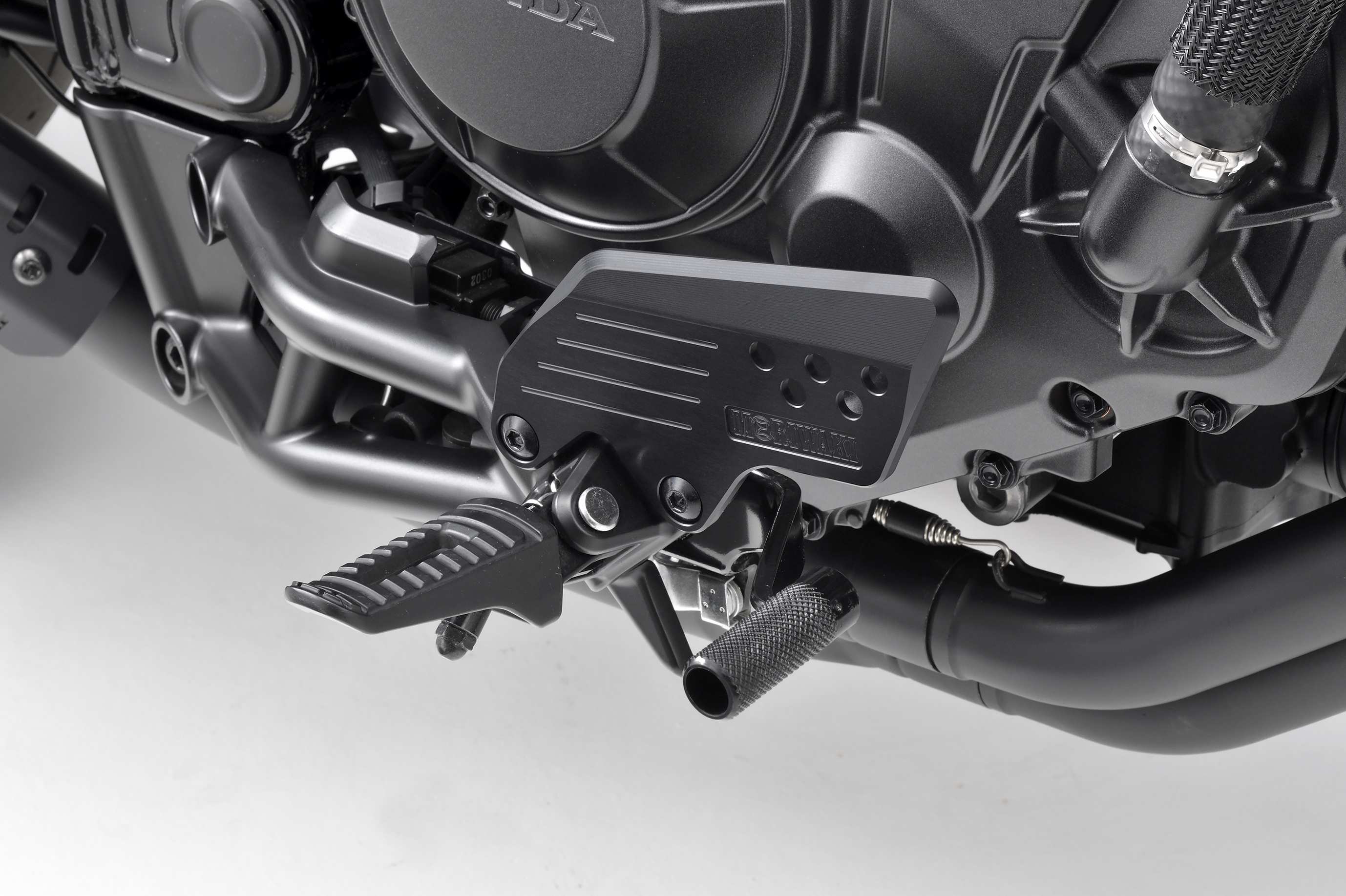 モリワキ ステップホールドプレート (Rebel 1100 T)