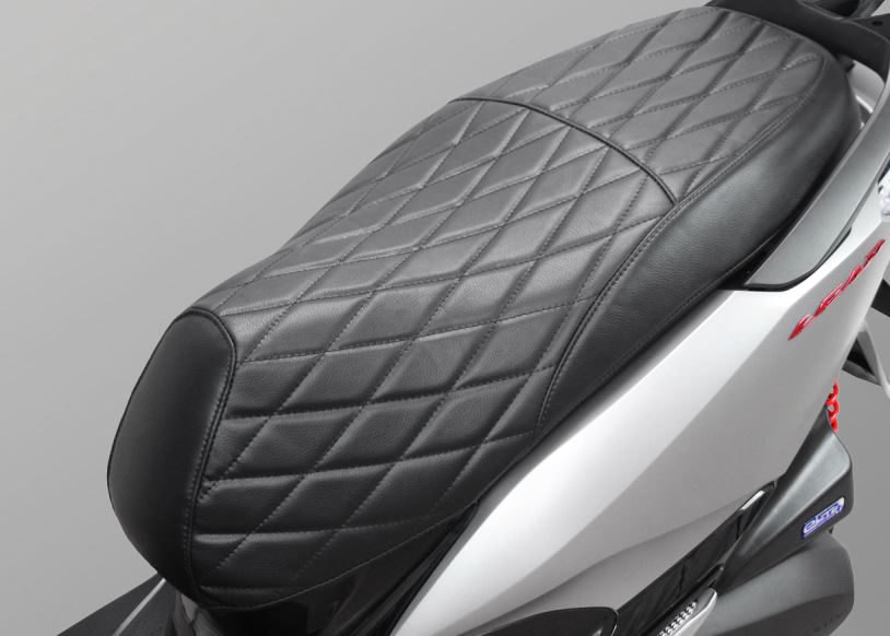 SP武川 クッションシートカバー（ダイヤモンドステッチ） (LEAD125)