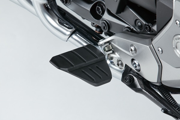 メインステップボード (25ym Gold Wing Tour)