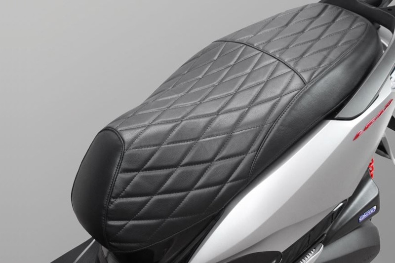 SP武川 クッションシートカバー（ダイヤモンドステッチ） (LEAD125)