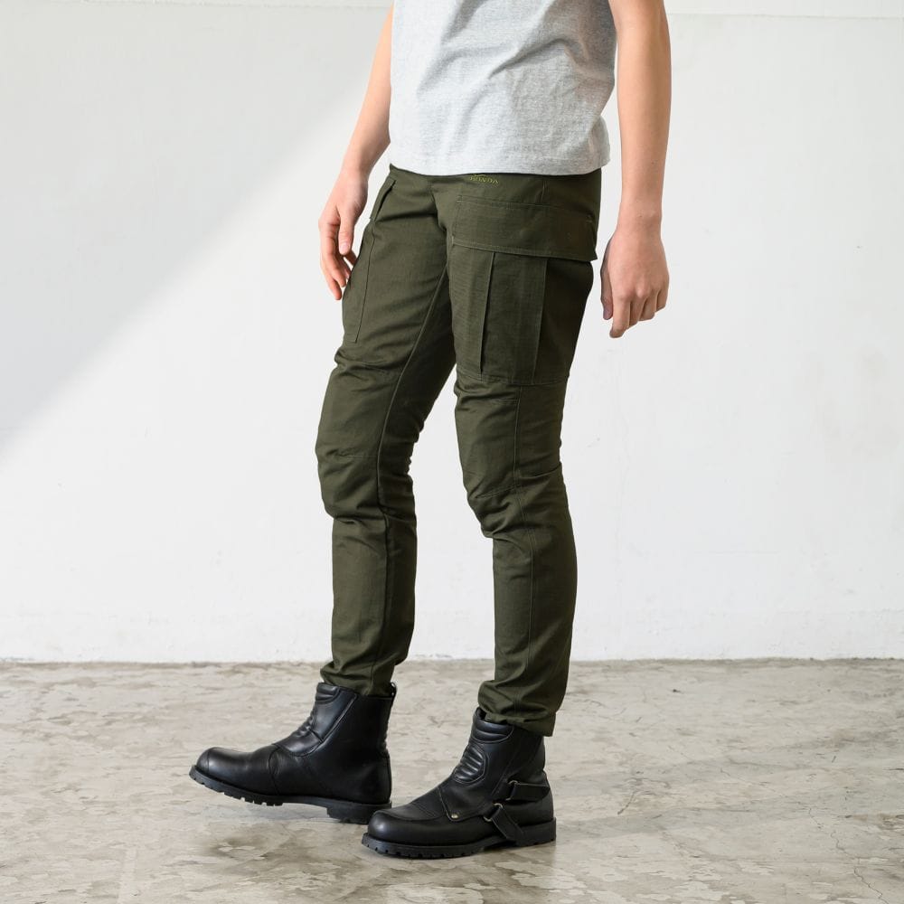 【sacai】調節可能 タブ付き グリーン キルティング 加工 パンツ sacai - 【美品】 sacai / サカイ | Suiting Pant / 裏地付き